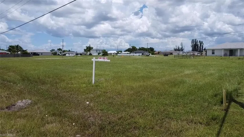 525 Diplomat Pkwy E, Cape Coral Fl 33909