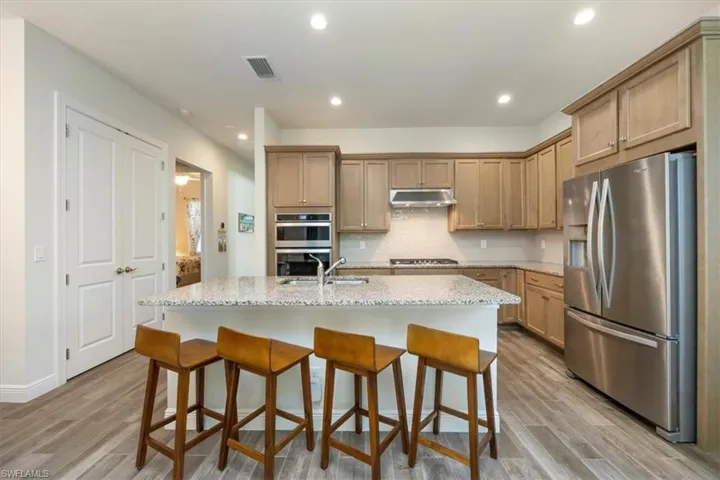 Gourment kitchen with breakfast bar granite counter-top island