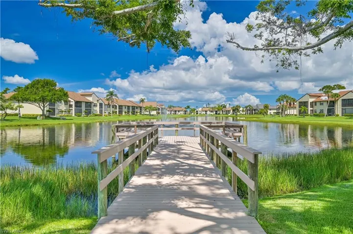 Enjoy a beautiful sunset with a cool beverage. Take in the beautiful Florida wildlife and plantings.