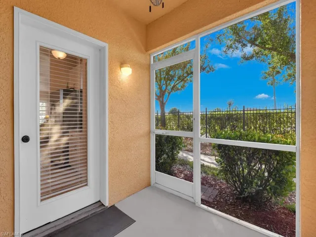 Door from the kitchen to the screened-in lanai