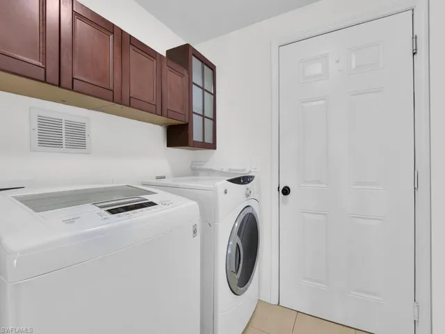 Laundry room with lots of storage
