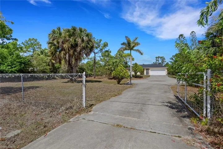 View of yard featuring driveway