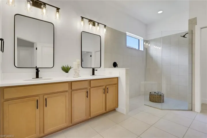 19657 Estero Pointe Ln, Fort Myers, Florida 33908