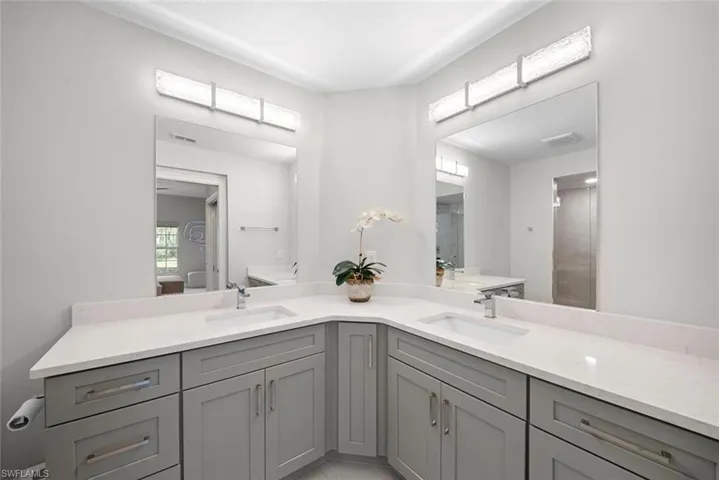 8641  Piazza Del Lago  CIR, Estero, FL 33928