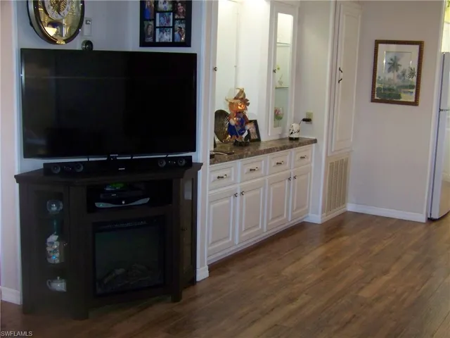 Corner area great for TV