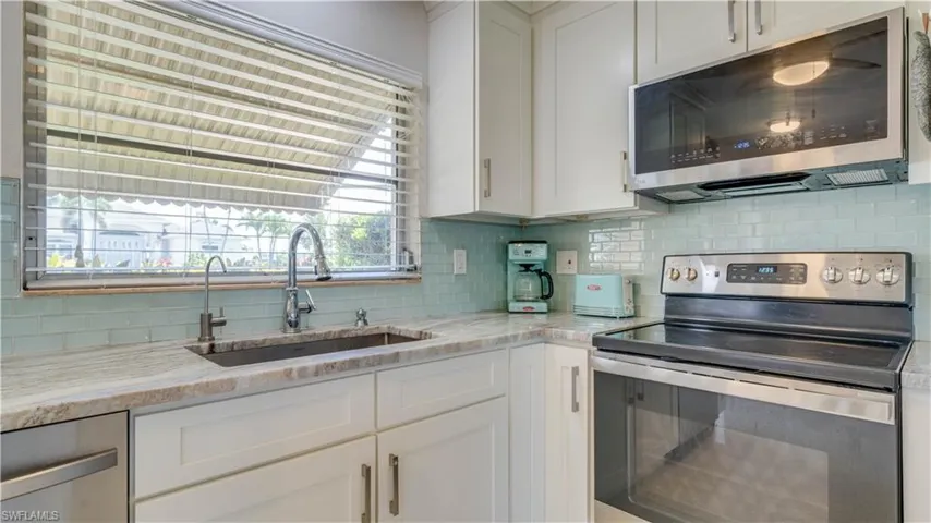Note the gorgeous tile backsplash!