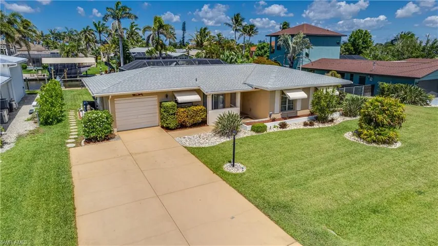 View of front of property.