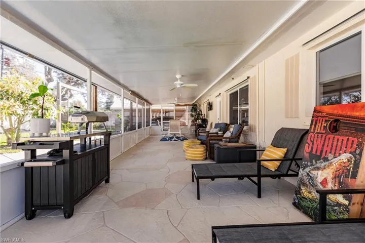 Sunroom / solarium with ceiling fan
