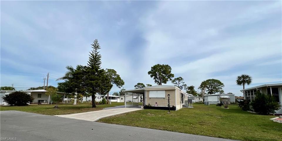Fabulous location - Note all the green space around this one!