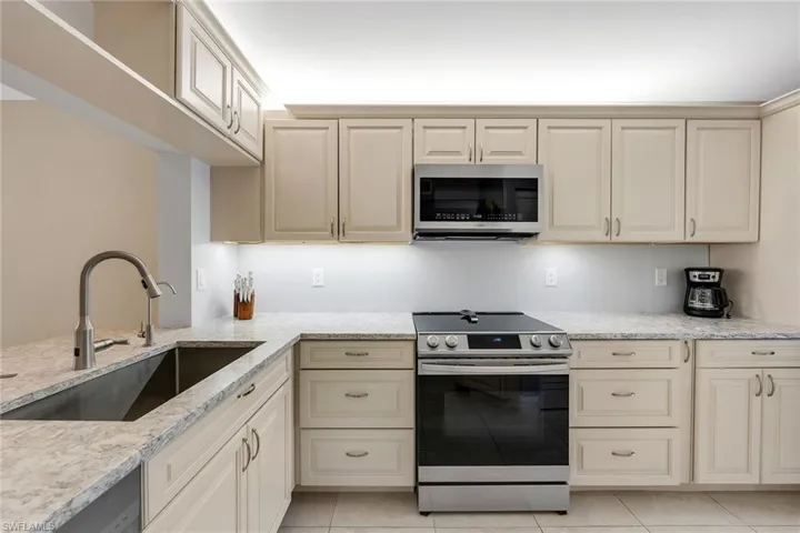 236  Pebble Beach  CIR, Naples, FL 34113