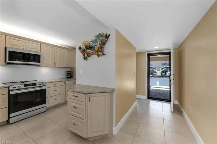 236  Pebble Beach  CIR, Naples, FL 34113
