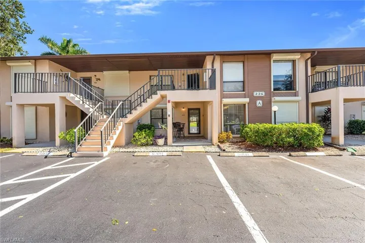 236  Pebble Beach  CIR, Naples, FL 34113