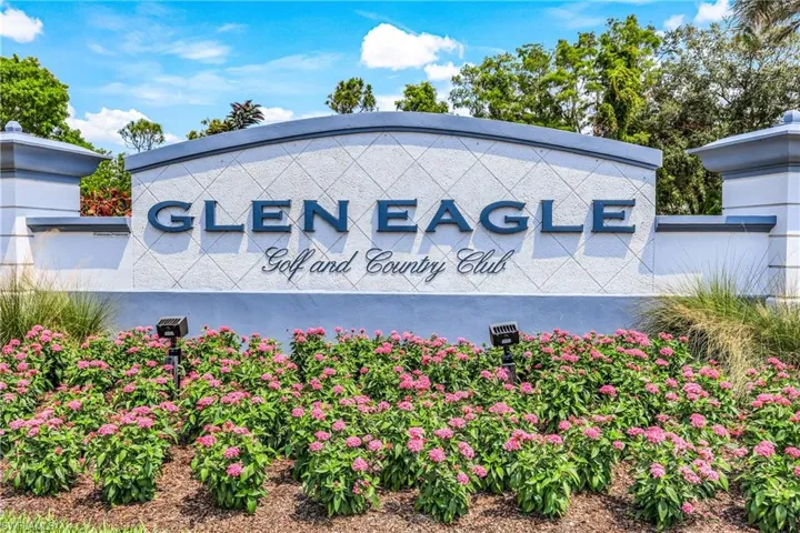 Quintessential Naples' golf and country club community!
