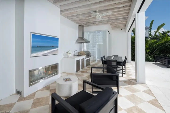 3770 Crayton Rd, Naples, Florida 34103