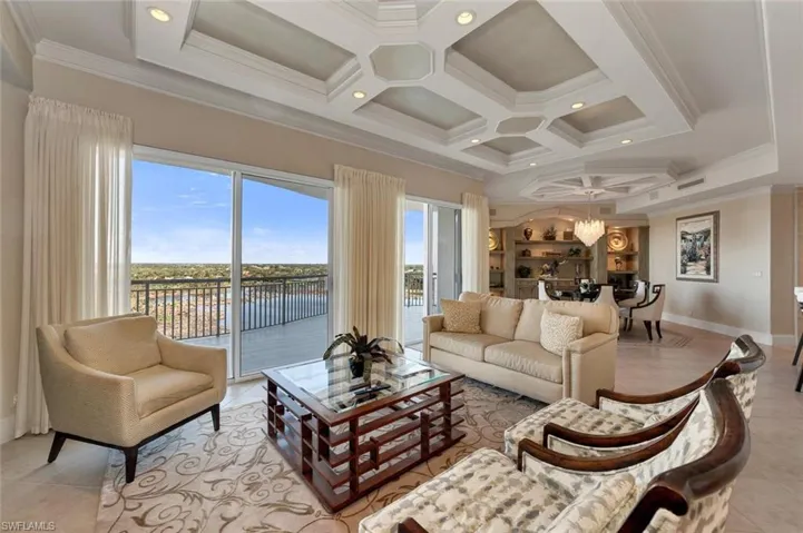 Family room, beamed ceilings
