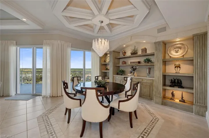Informal dining area, sensational built-in