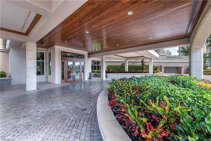 Horizons porte cochere