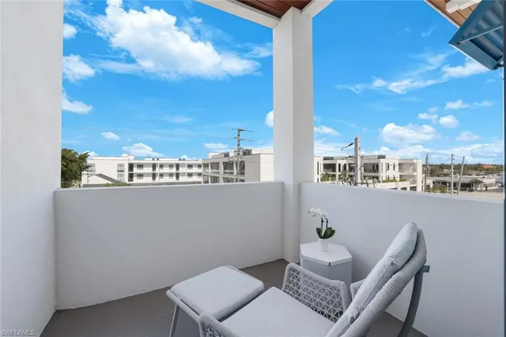 101  8th S ST, Naples, FL 34102