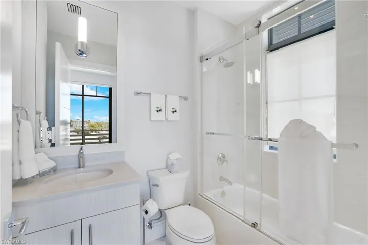 101  8th S ST, Naples, FL 34102