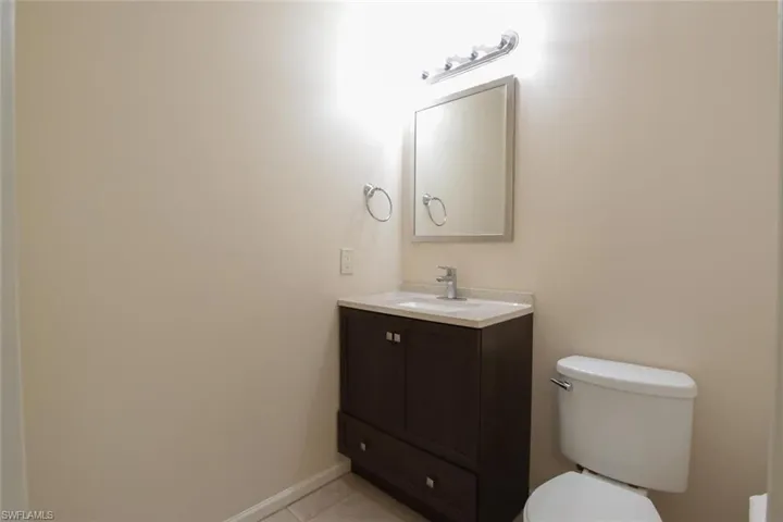 210  Leawood  CIR, Naples, FL 34104