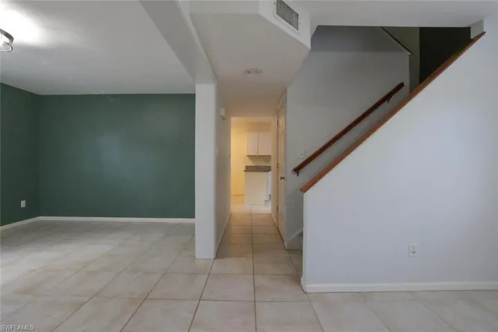 210  Leawood  CIR, Naples, FL 34104