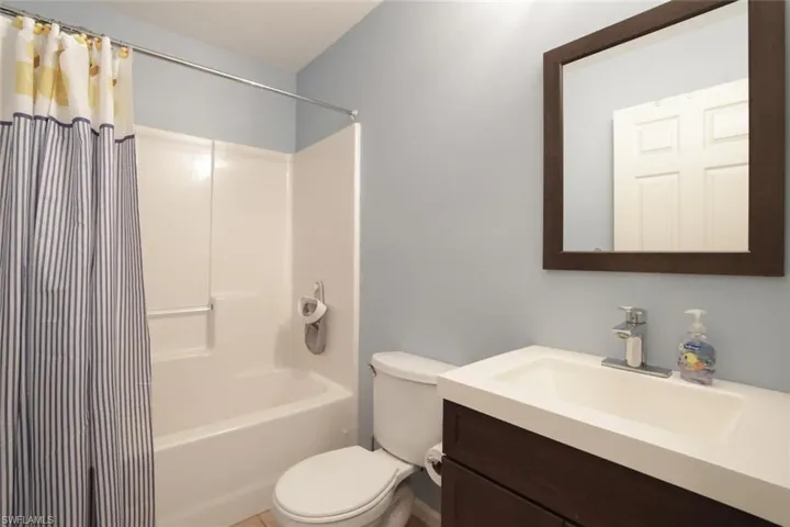 210  Leawood  CIR, Naples, FL 34104
