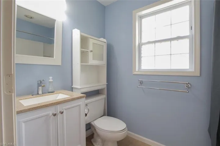 210  Leawood  CIR, Naples, FL 34104