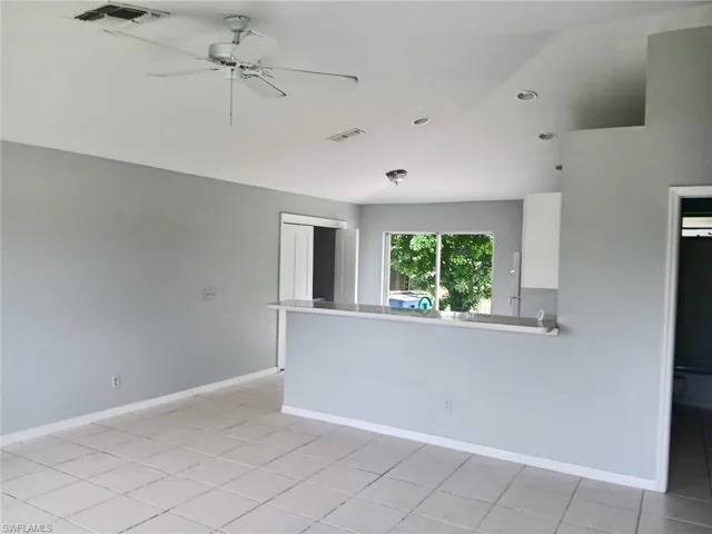 Unfurnished room featuring light tile patterned flooring, ceiling fan, and recessed lighting
