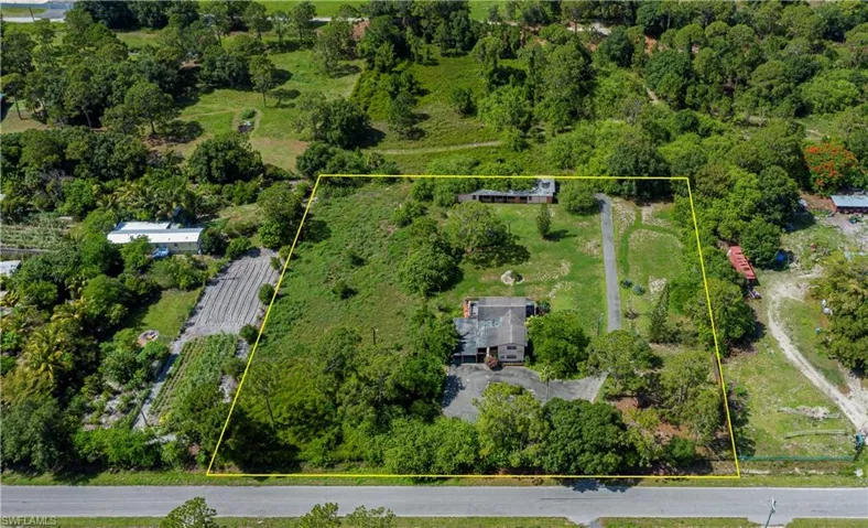 Aerial view of property and surrounding area with property boundaries highlighted