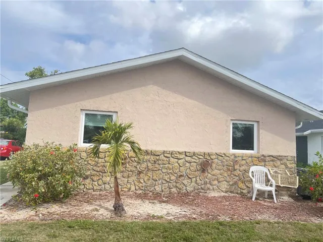 1947-1949 S Pine  DR, Fort Myers, FL 33907