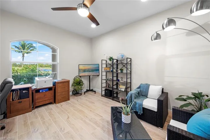 Huge flex space for den, office or 4th BR.
