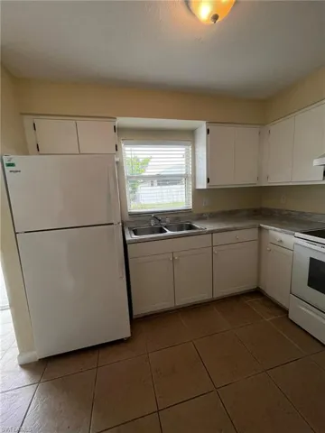 606 Hancock Bridge Pkwy, Cape Coral, Florida 33990