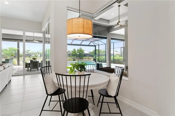 Dine in breakfast nook