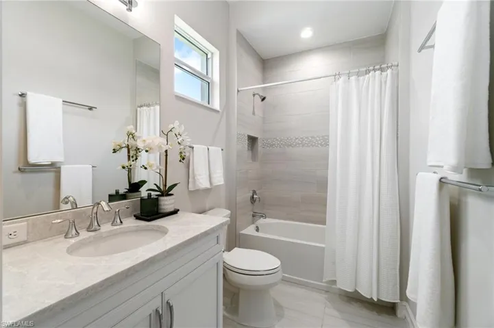 Guest Bathroom with shower/tub combo