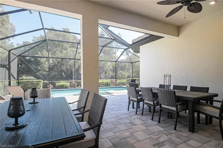 Amazing space outside to entertain