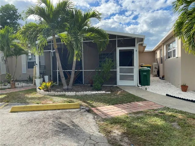 2084  Monroe  AVE, Naples, FL 34112
