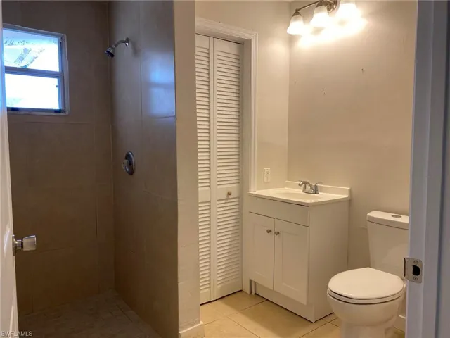 2084  Monroe  AVE, Naples, FL 34112