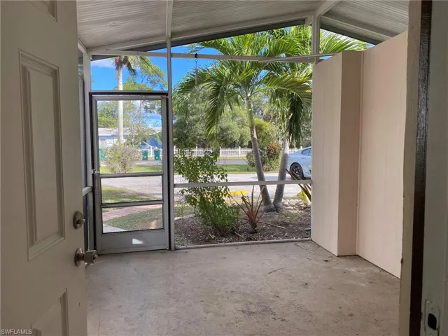 2084  Monroe  AVE, Naples, FL 34112