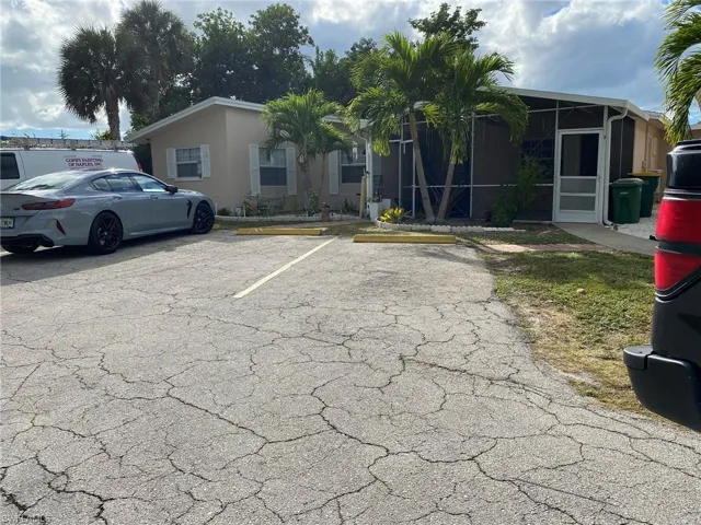 2084  Monroe  AVE, Naples, FL 34112