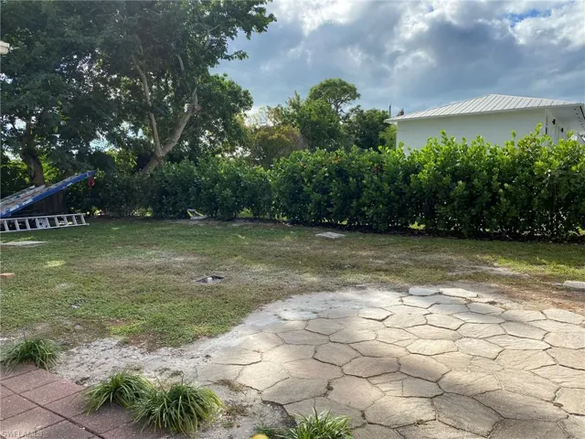 2084  Monroe  AVE, Naples, FL 34112