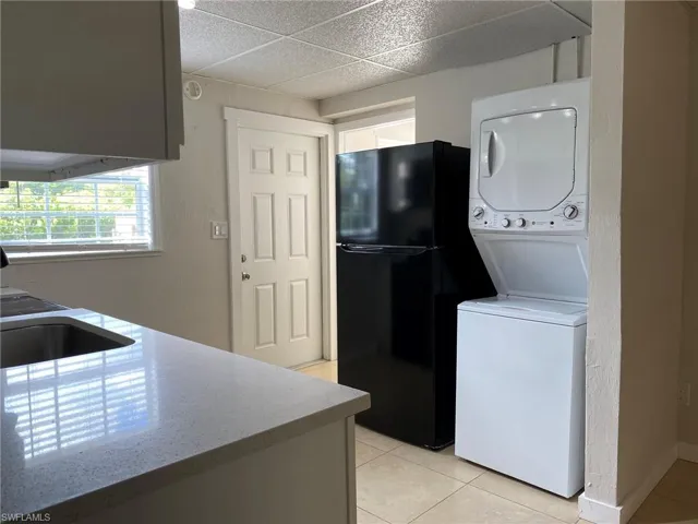 2084  Monroe  AVE, Naples, FL 34112