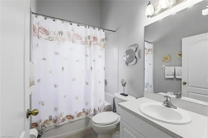 Full bathroom located between the 2nd & 3rd bedrooms