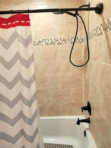 Spare bathroom / Pool bath
