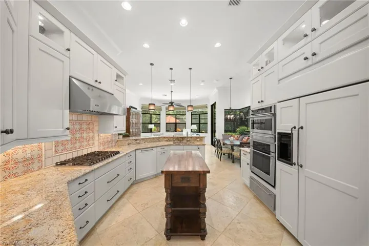 6477 Costa Cir, Naples, Florida 34113