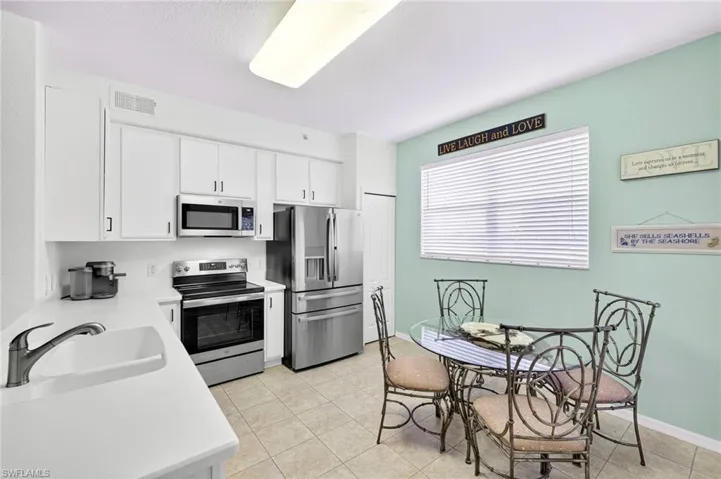 Kitchen/nook