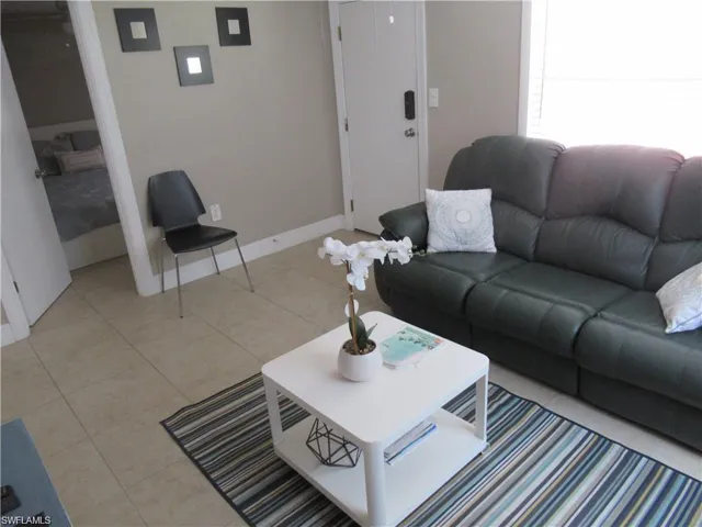 778  107th N AVE, Naples, FL 34108