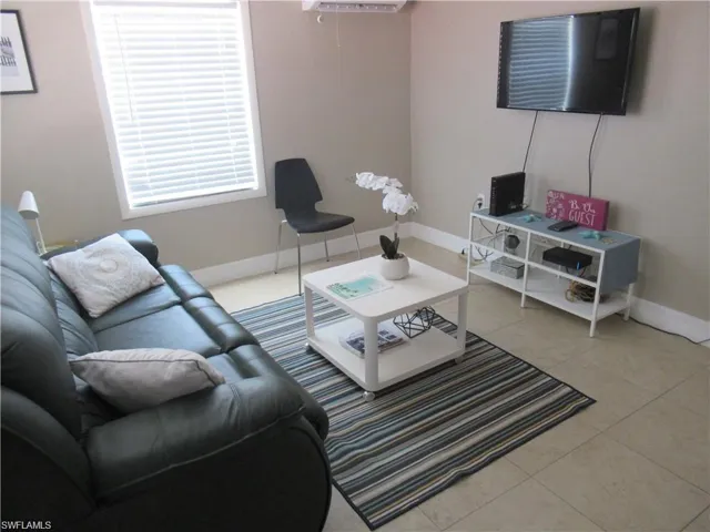 778  107th N AVE, Naples, FL 34108