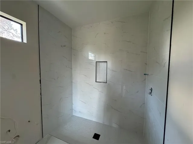 Bathroom featuring tiled shower