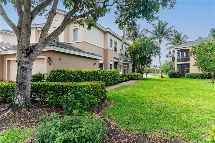 3053 Aviamar CIR # 104, NAPLES FL 34114