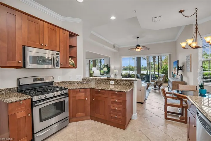 3053 Aviamar CIR # 104, NAPLES FL 34114